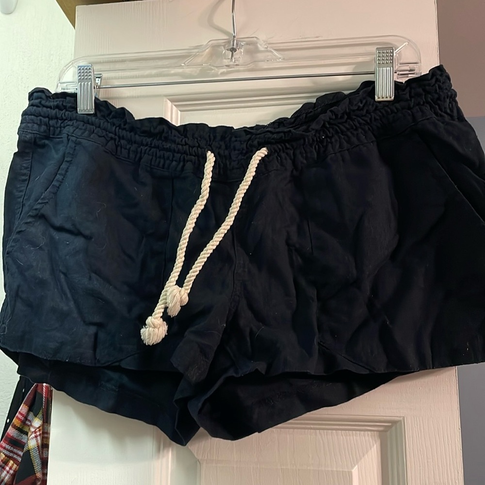 Women’s Roxy Brand Linen Shorts w/ pockets. Size XL like new, worn once